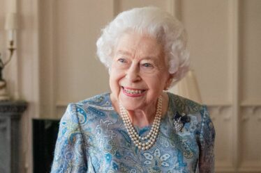 Famille royale EN DIRECT : 100e anniversaire de la reine Elizabeth II alors que Béatrice et Eugénie sont « snobées »