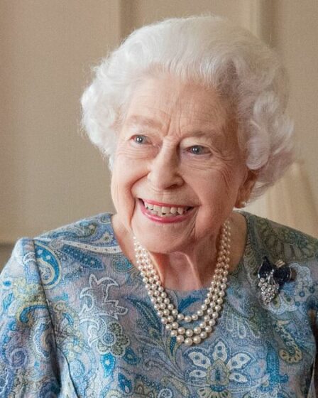Famille royale EN DIRECT : 100e anniversaire de la reine Elizabeth II alors que Béatrice et Eugénie sont « snobées »