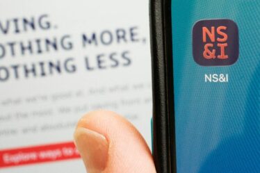 Fureur alors que les familles britanniques sont prises dans le chaos des obligations à prime de 470 millions de livres sterling