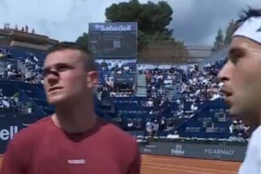 Jack Draper se retire de l'Open de Barcelone alors que le premier match du Britannique se termine dans des scènes inquiétantes