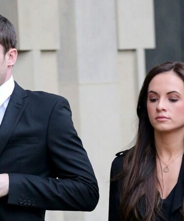 La petite amie d'Adam Johnson a partagé des détails « horribles » avant de reprendre le footballeur honteux