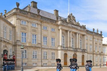 La reine Mary du Danemark annonce le décès de son père dans une déclaration déchirante