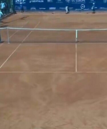 La star du tennis se retrouve face à un fan lors d'un incident furieux alors que l'arbitre est obligé d'intervenir