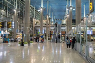 L'aéroport Imam Khomenei reprend ses vols vers la Turquie et Oman alors que de nouveaux pourparlers de paix avec l'Iran commencent