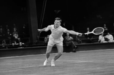 Le demi-finaliste de Wimbledon décède alors que les hommages affluent pour l'icône du tennis britannique