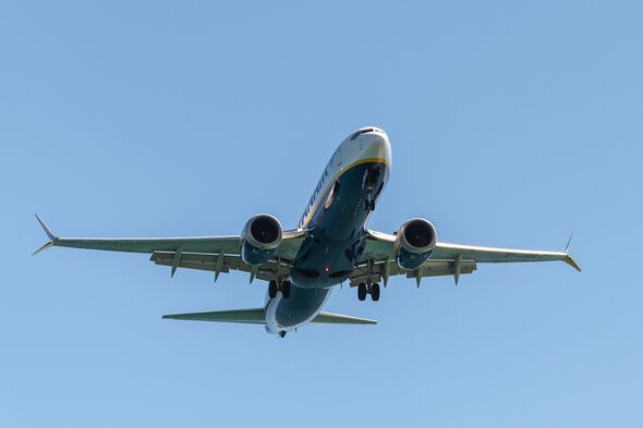 Un avion de Ryanair en approche pour atterrir à