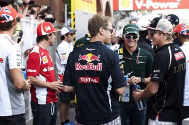 Le vainqueur de la course de F1 montre d'énormes cicatrices à la poitrine après que des examens médicaux de routine ont conduit à une opération à cœur ouvert