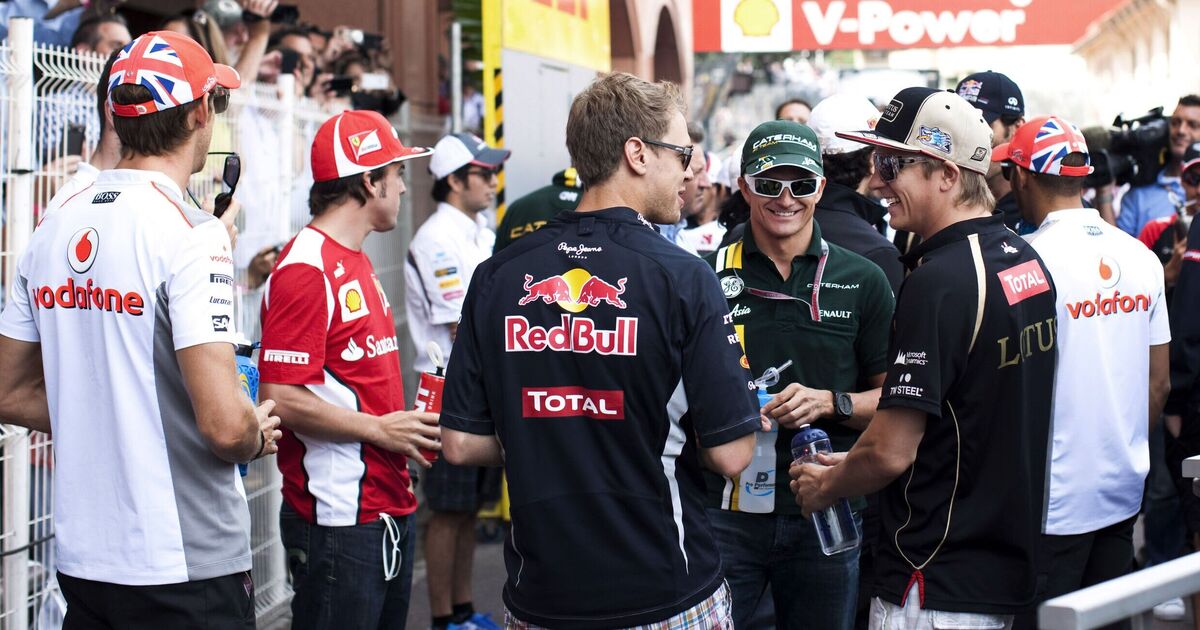 Le vainqueur de la course de F1 montre d'énormes cicatrices à la poitrine après que des examens médicaux de routine ont conduit à une opération à cœur ouvert