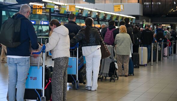 L'introduction du nouveau système de frontière numérique de l'UE entraîne des retards à l'aéroport d'Amsterdam