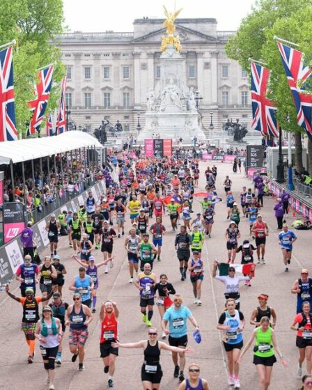 Marathon de Londres 2026 EN DIRECT : parcours du marathon alors que la course démarre après un retard