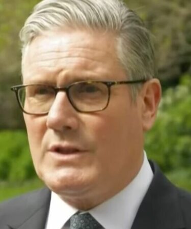 Politique EN DIRECT : Keir Starmer brise le silence alors que le Premier ministre est au bord de la dispute sur le contrôle de Mandelson