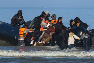 SONDAGE : La France devrait-elle laisser les bateaux britanniques refouler les migrants traversant la Manche ?