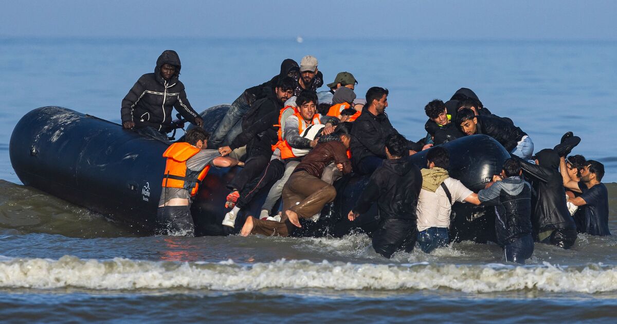 SONDAGE : La France devrait-elle laisser les bateaux britanniques refouler les migrants traversant la Manche ?