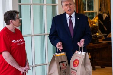 Trump dans 2 moments douloureusement gênants avec le chauffeur-livreur – « avez-vous voté pour moi ? »