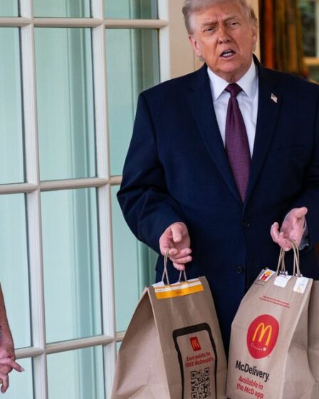 Trump dans 2 moments douloureusement gênants avec le chauffeur-livreur – « avez-vous voté pour moi ? »