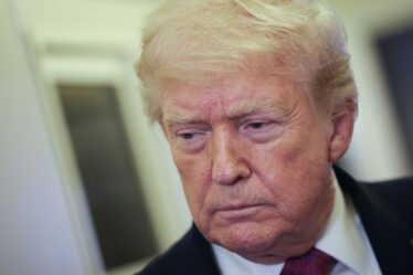 Trump suscite la panique dans le monde entier avec une publication énigmatique sur les réseaux sociaux : « Est-il en train de mourir ? »