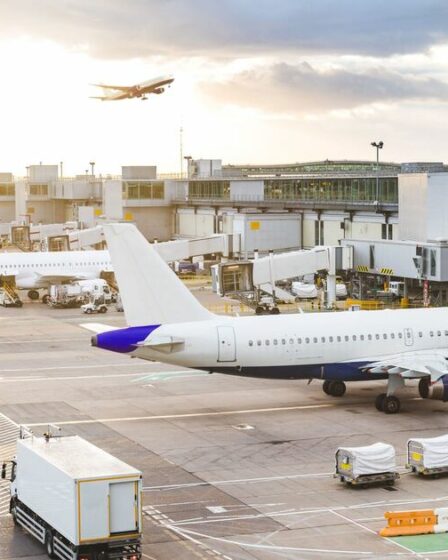 Un grand aéroport annule tous ses vols en avril – pas de vacances pendant un mois