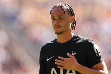 Xavi Simons envoie un message après la peur des blessures à Tottenham avec une réponse pour gagner contre les Wolves