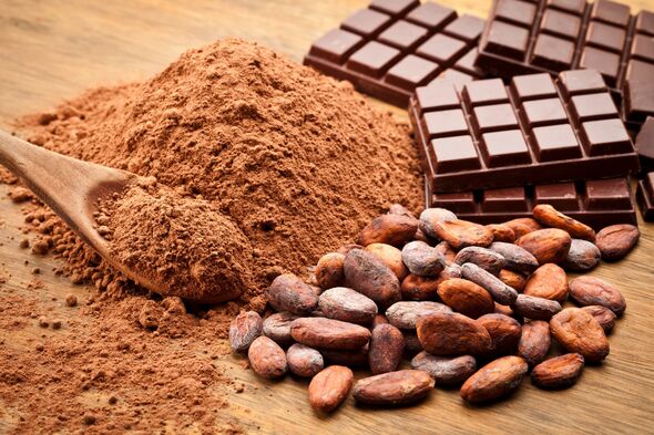 Cacao dans différentes présentations sur table en bois