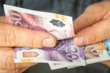 Les retraités plus âgés de l'État ont reçu 8 £ supplémentaires par semaine en mai après le changement du triple verrouillage