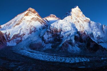 La plus haute montagne du monde a tué plus de 426 personnes – son ascension devient désormais plus facile