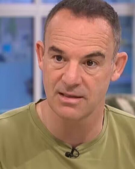 Avertissement de vacances de Martin Lewis à toute personne ayant réservé un voyage de groupe car il dit de « réfléchissez bien »