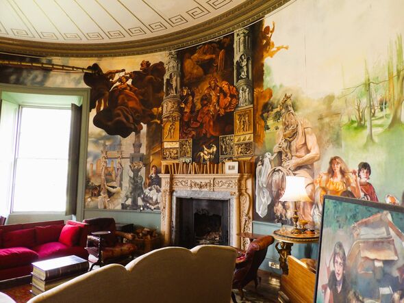 Peinture murale de l'énigme de la salle ronde de Robert Lenkiewicz 