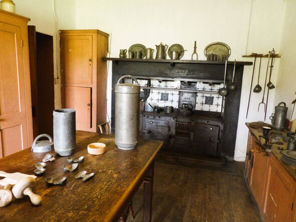 Une cuisine des années 1700 épargnée par le temps