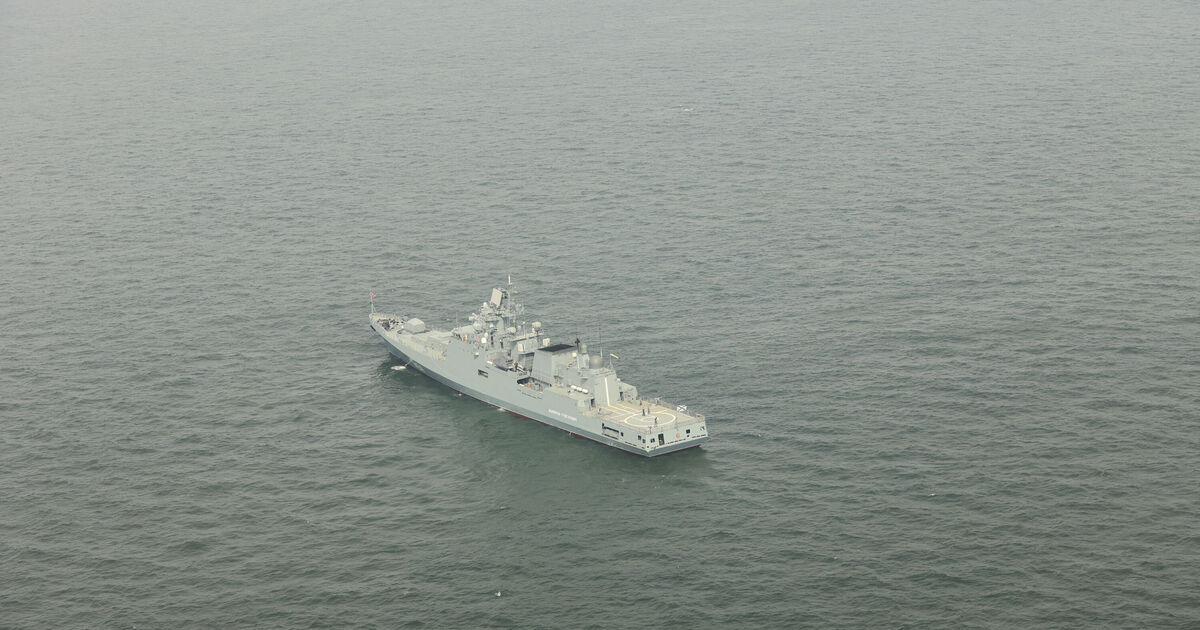 Le navire de guerre de Poutine qui a passé 30 jours au large des côtes britanniques sous la surveillance de la Royal Navy