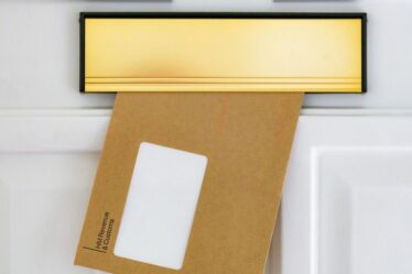 Les lettres du HMRC atterrissent à votre porte pour des paiements de 1 406 £