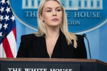 L'Iran envoie un message effrayant à Karoline Leavitt après la naissance de son bébé : « Tachée de sang »