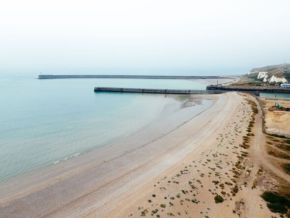 Vue aérienne de la plage de Newhaven dans l'East Sussex, Angleterre