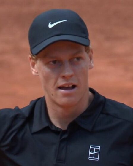Jannik Sinner gagne en 19 minutes pour repousser Daniil Medvedev et atteindre la finale de l'Open d'Italie