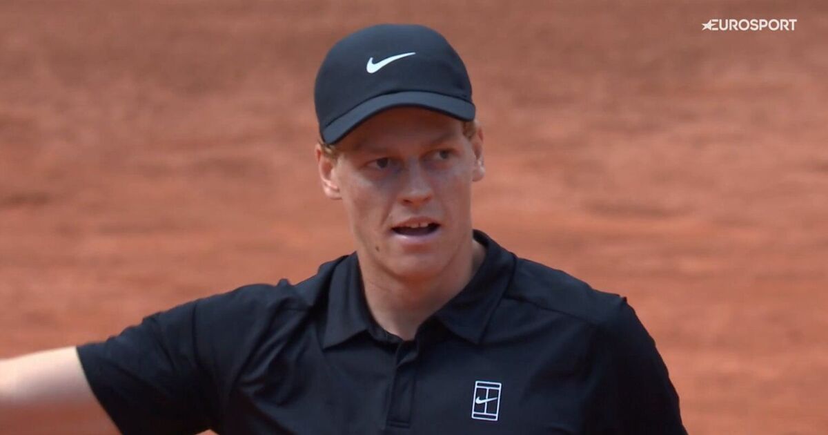 Jannik Sinner gagne en 19 minutes pour repousser Daniil Medvedev et atteindre la finale de l'Open d'Italie