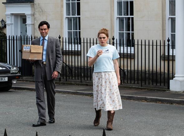 Alex Hassell et Bella Maclean sur 