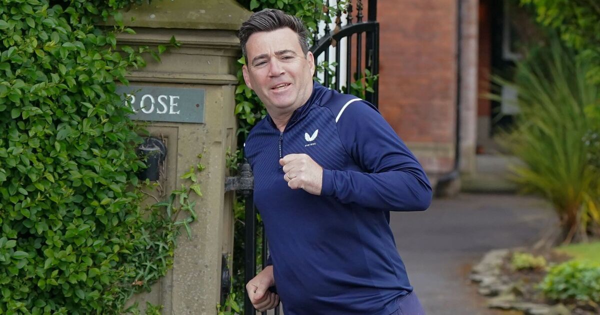 Andy Burnham construit tranquillement son équipe pour le n°10 – voici les noms