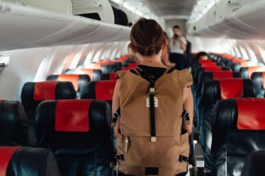 Les vacanciers sont priés de ne jamais porter un seul article courant lorsqu'ils montent à bord d'un avion