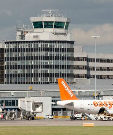 Aéroport de Manchester EN DIRECT : les parvis du terminal 2 sont fermés alors que la police se précipite vers le hub aérien britannique