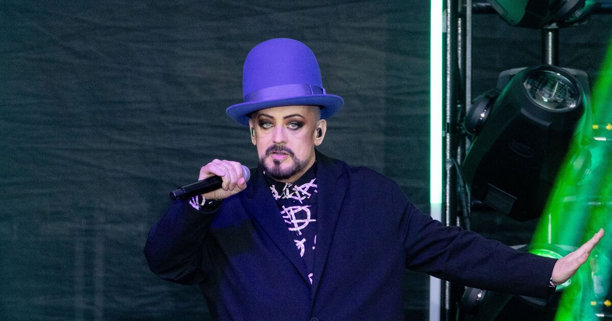 Boy George s'en prend brutalement au Parti réformé dans un discours politique enflammé : "Continuez votre travail"