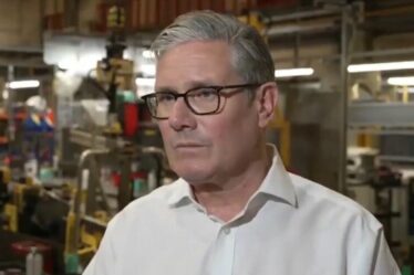 GB News s'est arrêté pour rompre l'alerte alors que Keir Starmer était humilié avec une question brutale