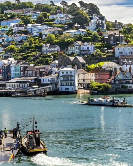 J'ai visité l'une des villes balnéaires les plus célèbres du Royaume-Uni, mais je préfère un village situé à 1,6 km