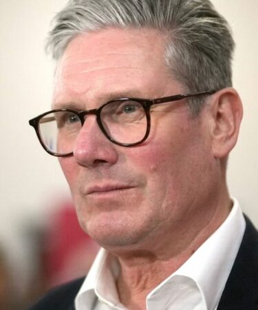 Keir Starmer brise le silence alors qu'un drone russe frappe un bâtiment dans un pays de l'OTAN, blessant 2 personnes