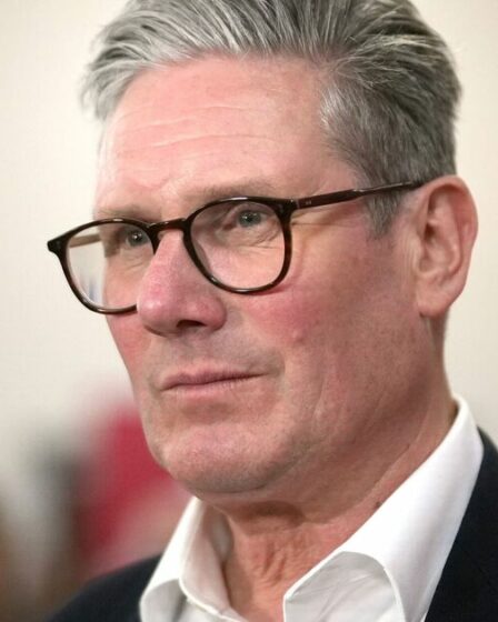 Keir Starmer brise le silence alors qu'un drone russe frappe un bâtiment dans un pays de l'OTAN, blessant 2 personnes