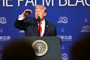 La BBC "dépense une somme énorme" pour la formation anti-émeute du personnel de la Coupe du monde alors que les manifestations contre Donald Trump se préparent