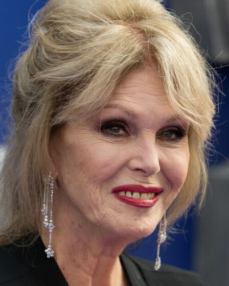 La confession de la mort tragique de Joanna Lumley alors qu'elle partage le point sur sa santé