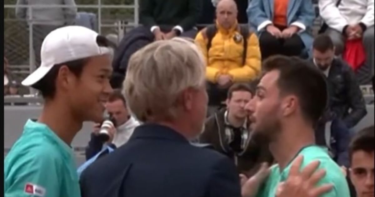 La crise de Roland-Garros éclate alors que l'arbitre est obligé de séparer les joueurs sous les huées des supporters