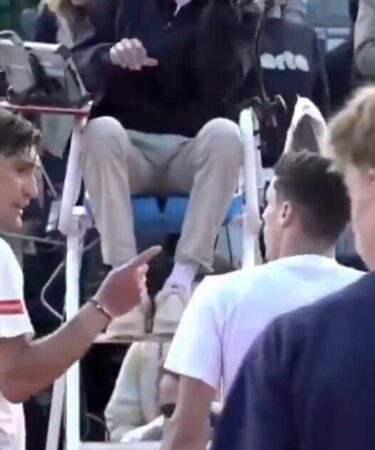 La finale de tennis se termine dans le chaos alors que les joueurs se disputent au filet et que la poignée de main de l'arbitre est snobée