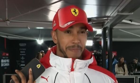 Lewis Hamilton souriant