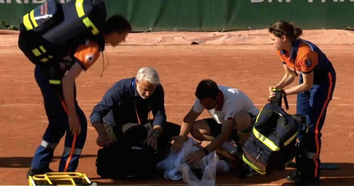 La star de Roland-Garros s'effondre au sol et ne peut plus bouger alors que les médecins se précipitent au tribunal