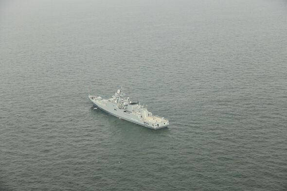 La Royal Navy surveille la frégate russe La Royal Navy surveille la frégate russe